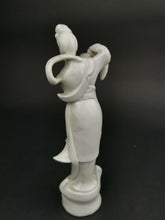 Load image into Gallery viewer, Antique Guanyin de Chine Geisha Lady Statue Figurine Chinese Sculpture Signed 19cm Medium