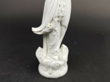 Load image into Gallery viewer, Antique Guanyin de Chine Geisha Lady Statue Figurine Chinese Sculpture Signed 15cm Medium