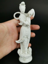 Load image into Gallery viewer, Antique Guanyin de Chine Geisha Lady Statue Figurine Chinese Sculpture Signed 15cm Medium