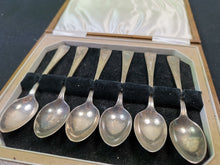 Load image into Gallery viewer, Vintage Celtic Knot Teaspoons Tea Spoons Set in Original Presentation Box Set of 6 Silver Plated Art Deco Original
