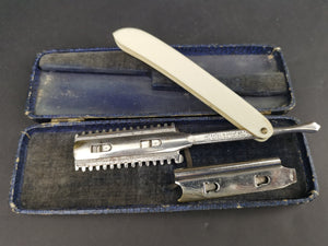 Vintage Straight Razor in Original Box Fitted Case Made in England